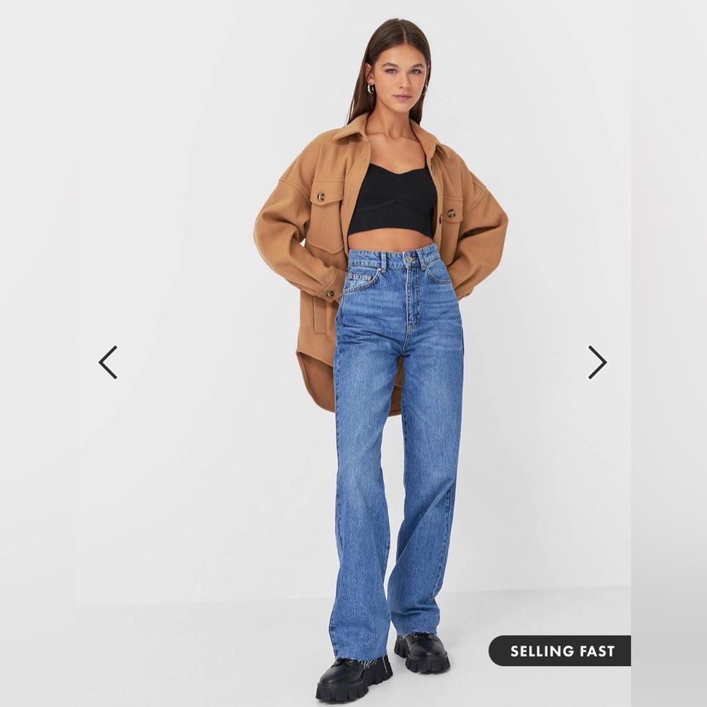 Stradivarius 90s Denim Jean in medium blue. Size 2 US